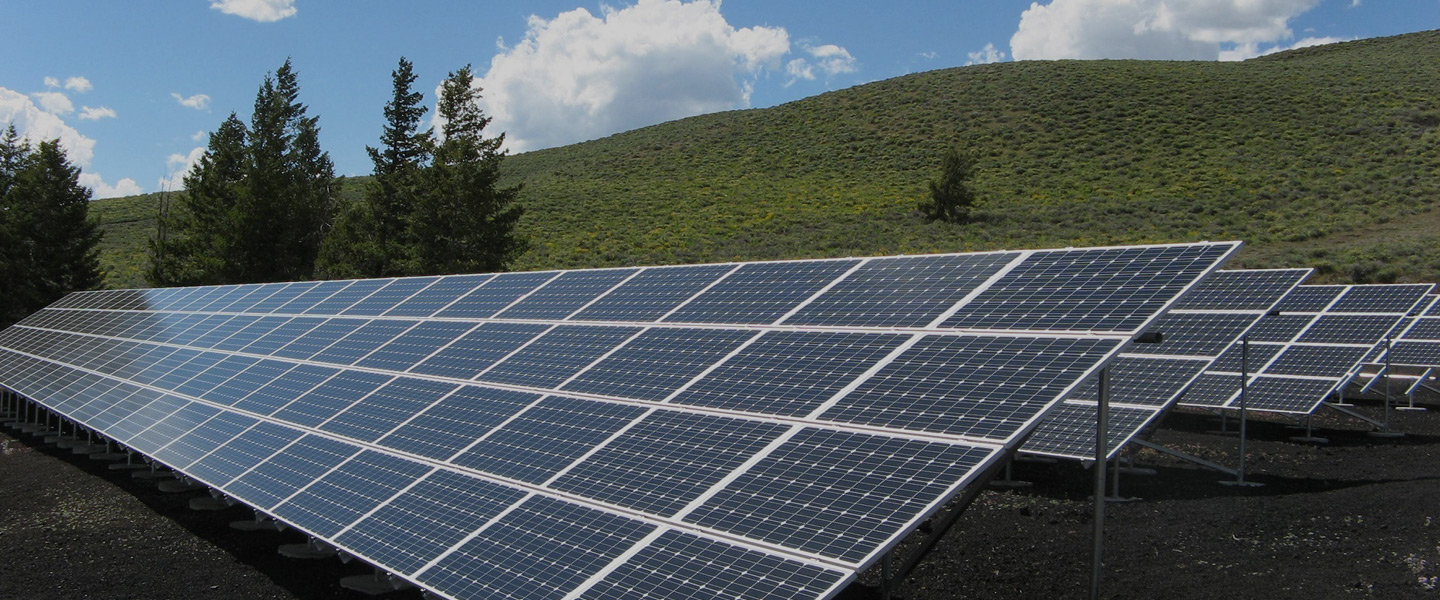 Construction de fermes photovoltaïques en Australie et au Japon