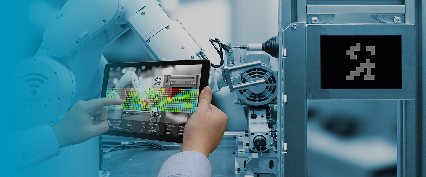 Photo d'un robot industriel piloté par tablette