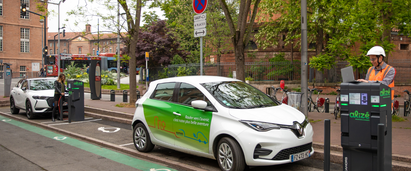 Bornes de recharge pour véhicules électriques (VES) - Energie Plus Le Site