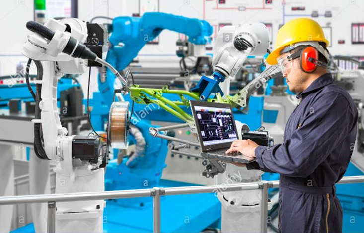 Robot en déplacement pour effectuer des services 