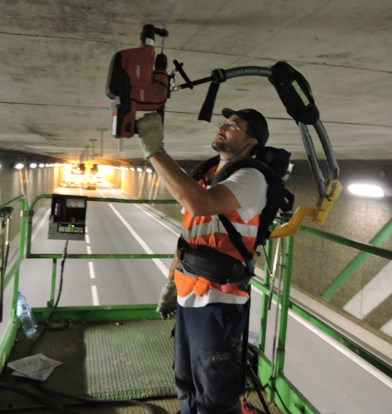 compagnon tunnel avec exosquelette